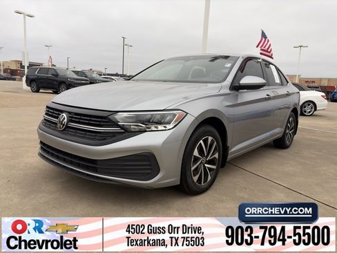 Used 2024 Volkswagen Jetta S image 1