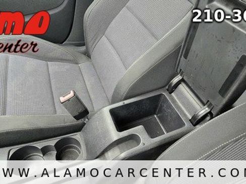 Used 2013 Volkswagen Golf 4-Door FWD image 35