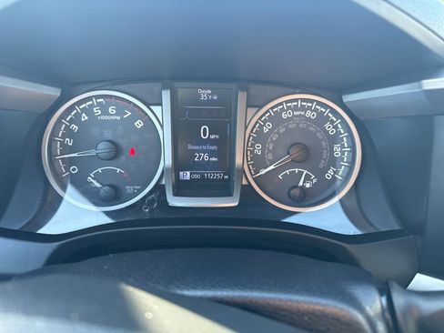 Used 2017 Toyota Tacoma SR5 w/ SR5 Appearance Package (SM) image 19