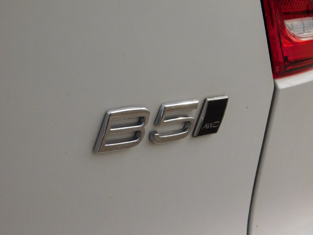 Used 2023 Volvo XC40 B5 Plus w/ Driver Assist Package AWD/4WD image 6