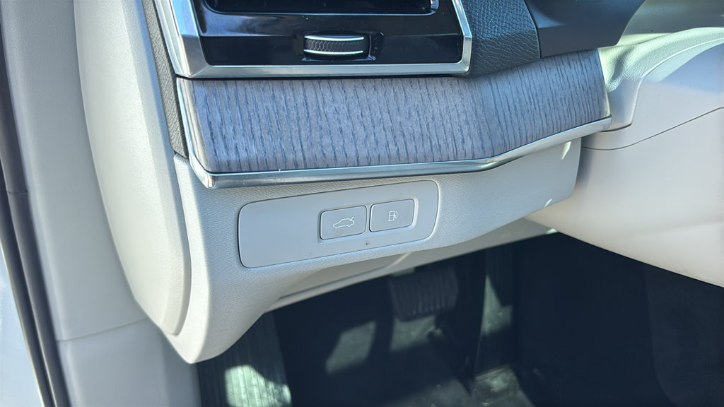 Used 2024 Volvo XC90 T8 Plus w/ Protection Package Premier AWD/4WD image 15