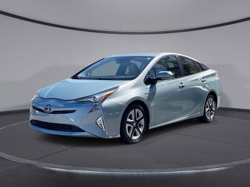 Used 2016 Toyota Prius Four Touring image 1