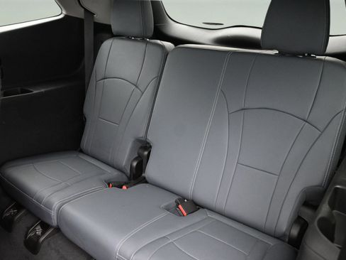 Used 2021 Buick Enclave Essence w/ Sun And Navigation Package image 7