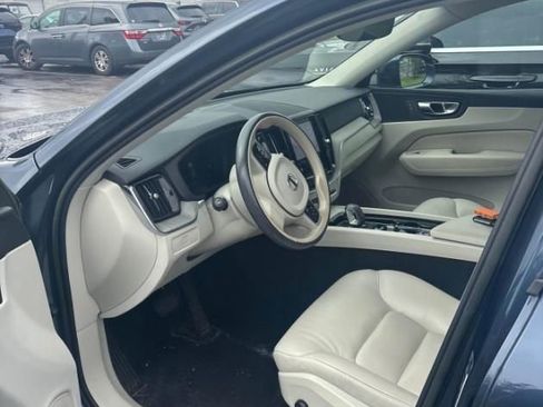Used 2023 Volvo XC60 B5 Plus w/ Climate Package AWD/4WD image 16