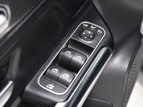 Certified 2022 Mercedes-Benz GLA 250 4MATIC image 18