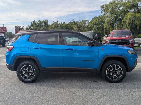 Used 2025 Jeep Compass Trailhawk AWD/4WD image 3
