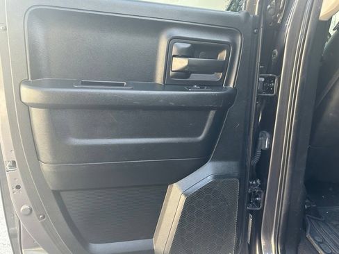Used 2018 RAM 1500 Express RWD image 32