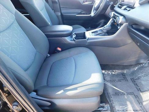 Used 2025 Toyota RAV4 XLE FWD image 27
