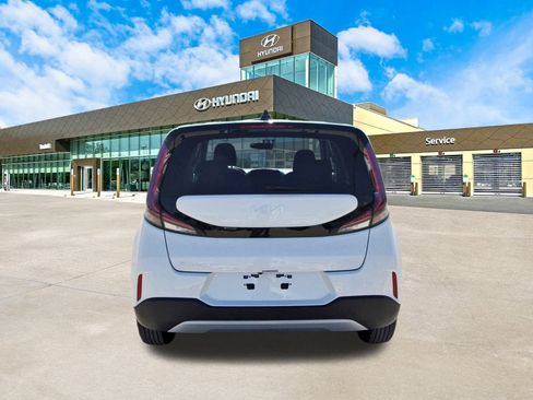 Used 2025 Kia Soul LX w/ LX Technology Package image 7