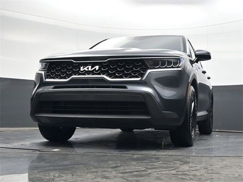 Used 2023 Kia Sorento LX image 29