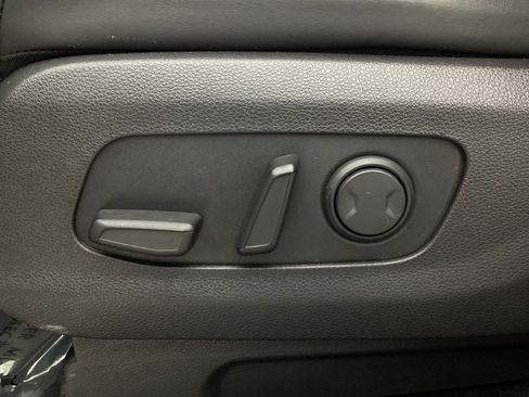 Used 2023 Kia Carnival LX image 37