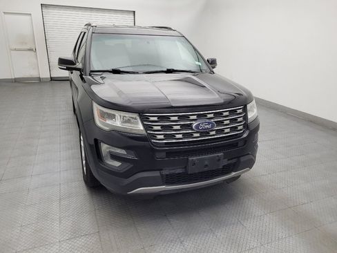 Used 2017 Ford Explorer XLT w/ Equipment Group 201A FWD image 14