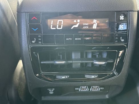 Used 2023 Jeep Grand Cherokee L Limited w/ Black Appearance Package image 26