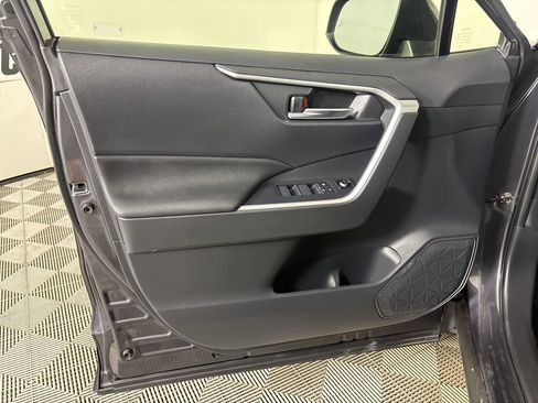Used 2022 Toyota RAV4 XLE w/ Convenience Package AWD/4WD image 8