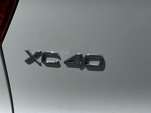 Used 2023 Volvo XC40 Recharge Ultimate image 13