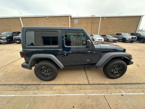 Used 2025 Jeep Wrangler Sport AWD/4WD image 10