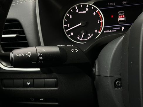 Used 2025 Nissan Rogue SV image 35