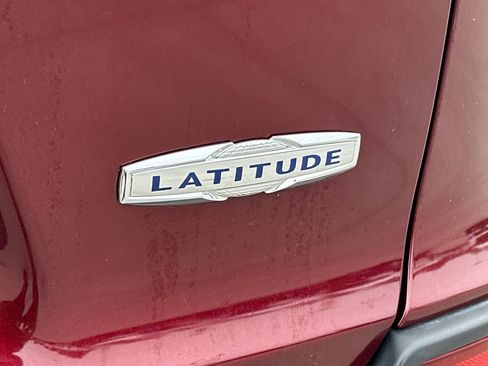 Used 2019 Jeep Cherokee Latitude w/ Popular Appearance Group image 25