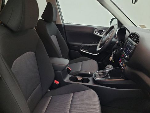 Used 2025 Kia Soul LX FWD image 21