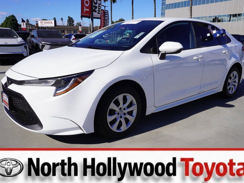 Certified 2022 Toyota Corolla LE image 4