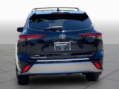 New 2026 Toyota Highlander Platinum AWD/4WD image 4