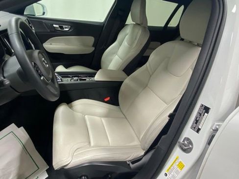 Used 2025 Volvo V60 B5 Cross Country Ultra AWD/4WD image 11