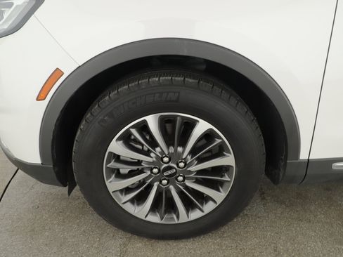 Used 2023 Lincoln Nautilus AWD w/ Premium Package image 5