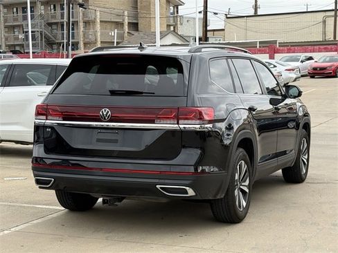 Used 2025 Volkswagen Atlas SE image 4