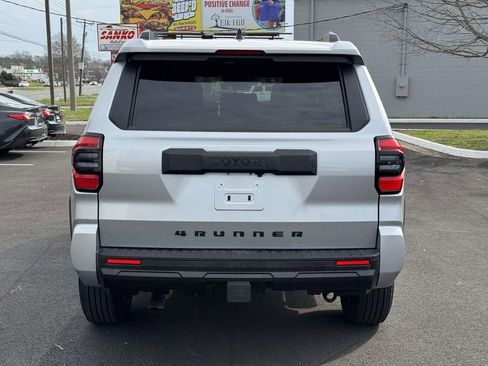 Certified 2025 Toyota 4Runner SR5 AWD/4WD image 23