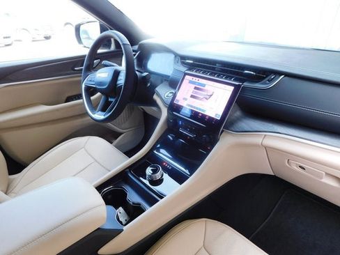 New 2025 Jeep Grand Cherokee L Limited w/ Luxury Tech Group II image 16