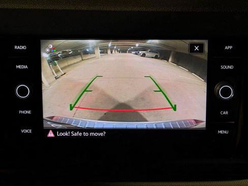 Used 2022 Volkswagen Taos SE FWD image 16