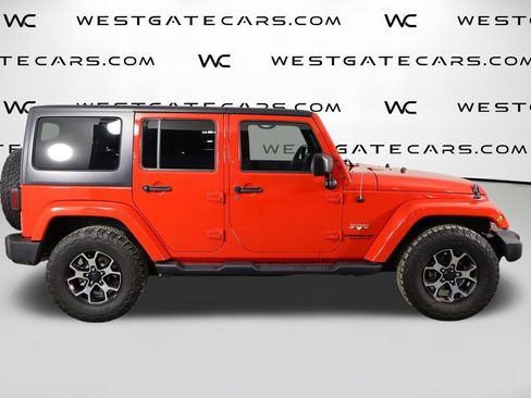 Used 2017 Jeep Wrangler Unlimited Sahara w/ Connectivity Group image 39