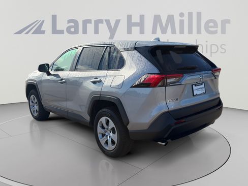 Used 2024 Toyota RAV4 LE AWD/4WD image 4