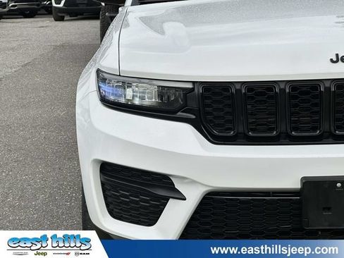 Used 2023 Jeep Grand Cherokee Altitude AWD/4WD image 9