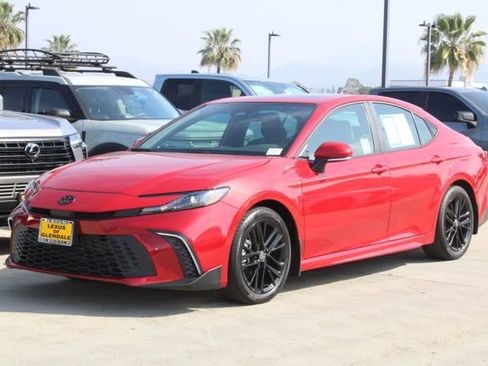 Used 2025 Toyota Camry SE w/ Multimedia Upgrade Package image 3