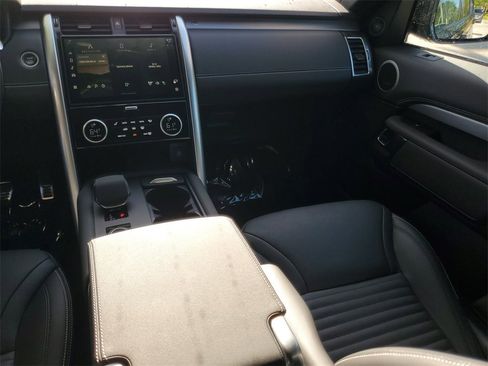 Used 2023 Land Rover Discovery S R-Dynamic image 14