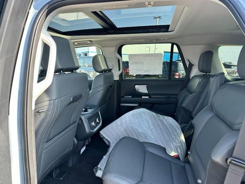 New 2026 Ford Expedition Active image 5