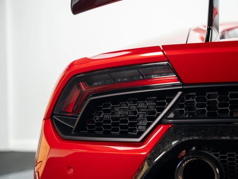 Used 2018 Lamborghini Huracan Performante image 20