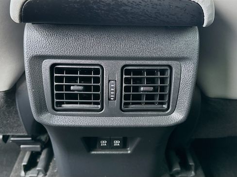 Used 2021 Toyota Venza Limited w/ Carpet Mat Package (TMS) AWD/4WD image 18