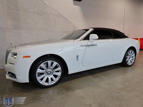 Used 2017 Rolls-Royce Dawn RWD image 4