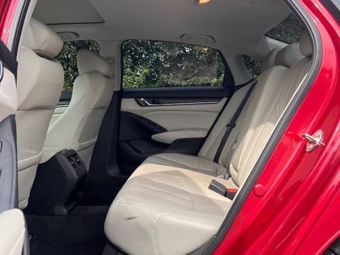 Used 2018 Honda Accord Touring image 15