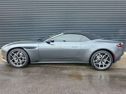 Used 2019 Aston Martin DB11 Volante image 2
