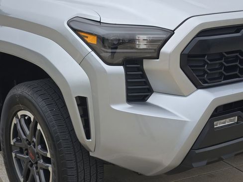 Used 2024 Toyota Tacoma TRD Sport AWD/4WD image 9