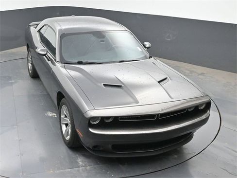 Used 2022 Dodge Challenger SXT image 30