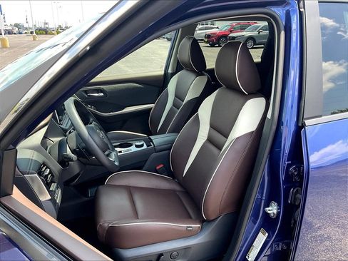 Used 2023 Nissan Rogue SV AWD/4WD image 12