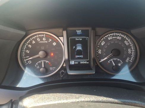 Certified 2022 Toyota Tacoma TRD Off-Road AWD/4WD image 10
