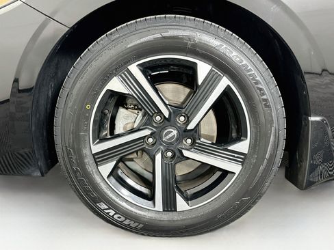 Used 2024 Nissan Sentra SV FWD image 11