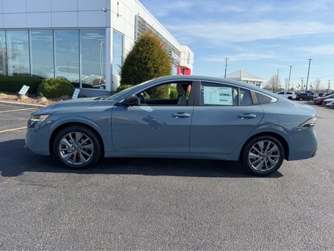 Used 2026 Nissan Sentra SL w/ Floor Mat Package FWD image 4