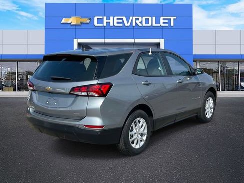 Certified 2023 Chevrolet Equinox LS w/ Driver Confidence II Package AWD/4WD image 4