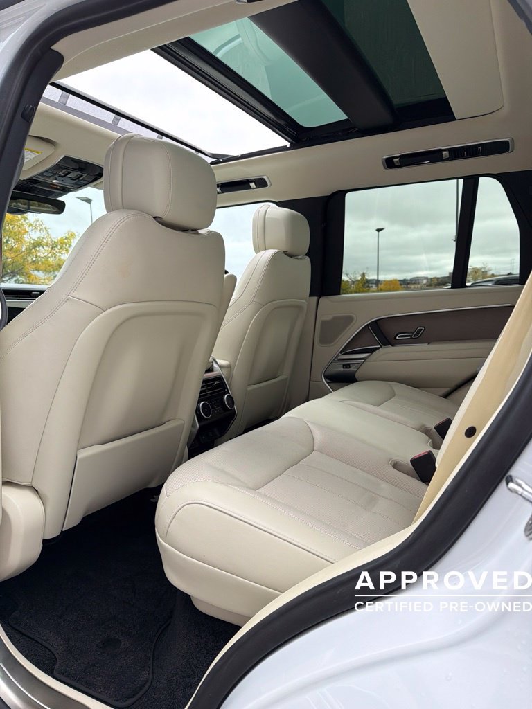 Used 2025 Land Rover Range Rover SE AWD/4WD image 11